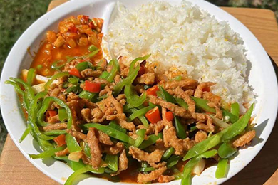 藤椒肉丝盖浇 饭